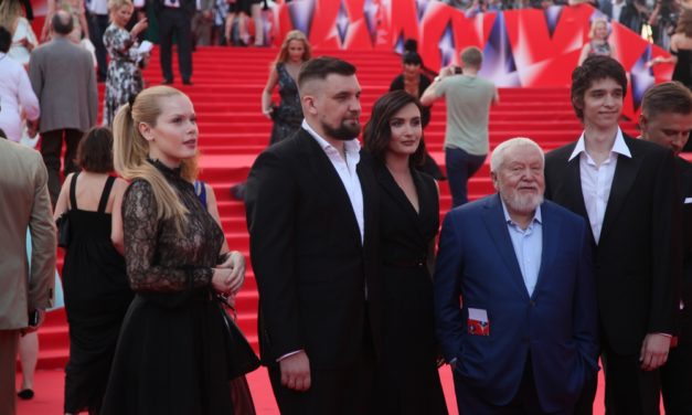 Красная дорожка церемонии открытия 38-го ММКФ