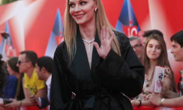 Красная дорожка церемонии открытия 38-го ММКФ